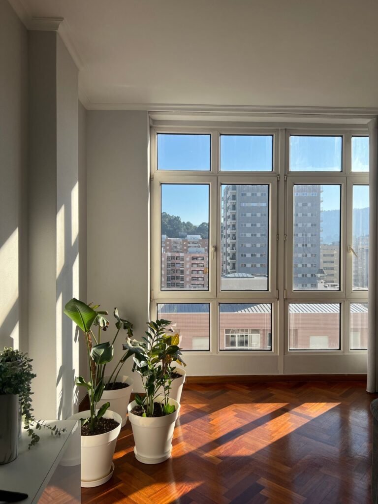 Apartamento luminoso con vista a la ciudad, alquiler de corta estancia en Medellín