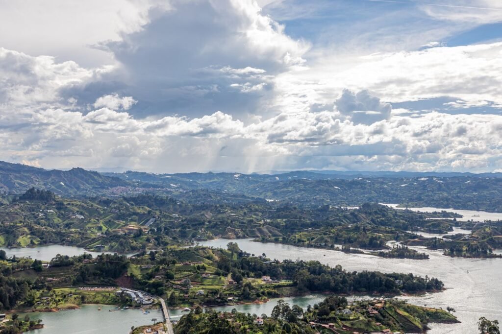 Embalse de Guatapé en Antioquia