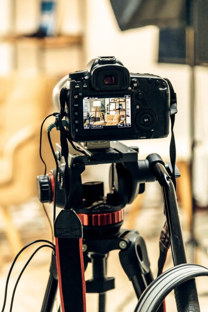 Cámara fotografiando un apartamento para su anuncio